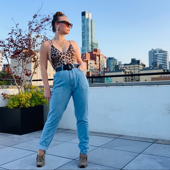 JORDACHE Vintage 80s Light Wash High Tapered Blue Jeans - Picture 12 of 17